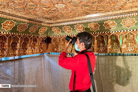 ساخت کتیبه سقف قبور مطهر شهدای کربلا در شیراز+فیلم
