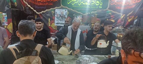 حضور رئیس ستاد توسعه و بازسازی عتبات عالیات استان اصفهان در یکی از مواکب
