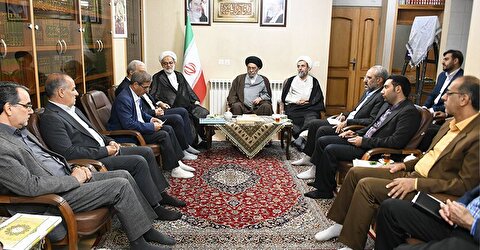 دیدار اعضای دبیرخانه همایش بین المللی توسعه و بازسازی عتبات عالیات در ادوار گذشته با نماینده ولی فقیه در استان اصفهان